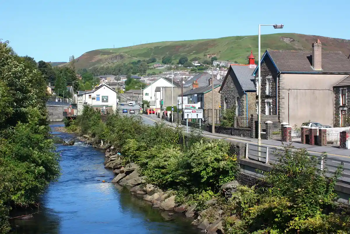 Brecon’s property market is as charming as its scenery, but it takes local knowledge and strategic thinking to succeed here. At Pearl Lemon Properties, we’re ready to help you find a home, investment, or opportunity that fits your vision perfectly. 👉 Let’s find your ideal property in Brecon today—where local expertise meets market opportunity.