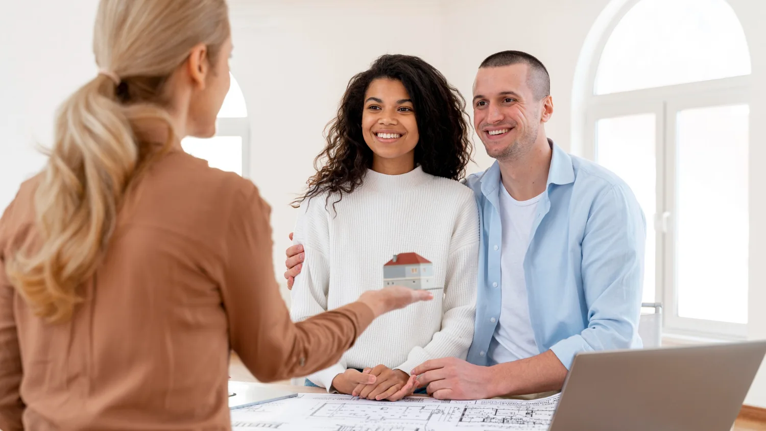 Why Investors Choose Pearl Lemon Properties for HMO Property Sourcing in Leicester